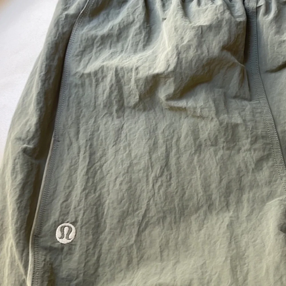 Lululemon Crinkle Nylon Mid-Rise Track Pant Wordmark - Picture 4 of 8